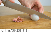 Female hands hold a litchi fruit, lychee on a wooden desk. Exotic fruits, healthy eating concept. Стоковое видео, видеограф Ольга Балынская / Фотобанк Лори