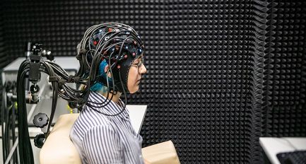 Lasers, Magnetic Stimulation and a Robotic Arm: How Researchers at HSE University Study the Brain