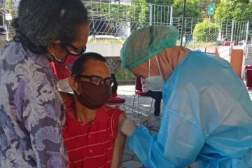 Penyandang Disabilitas Mencari Vaksin