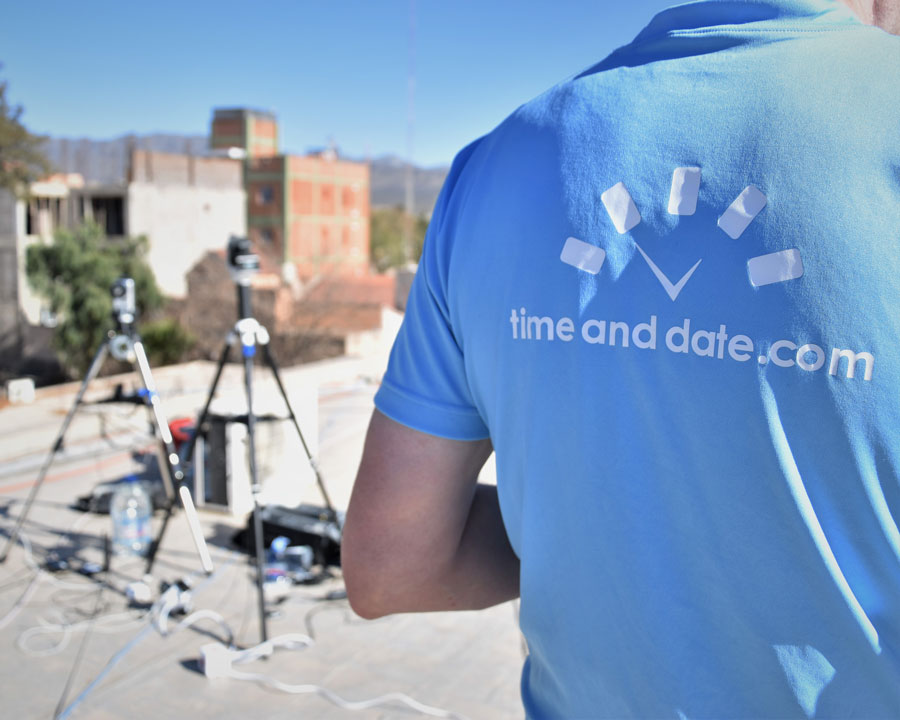 Man with timeanddate T-shirt