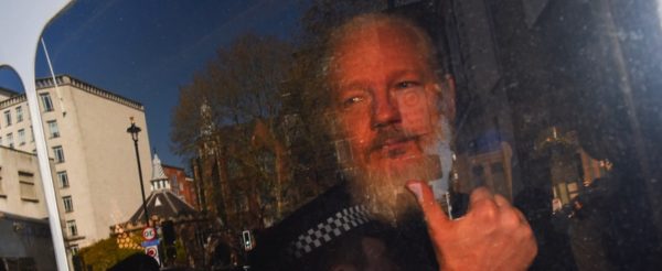 L'Ecuador ha revocato la cittadinanza a Julian Assange