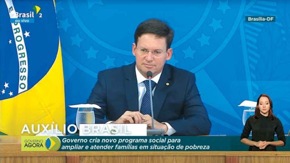 Com transmissões semanais de suas lives, a TV Brasil vira o canal público de Jair Bolsonaro