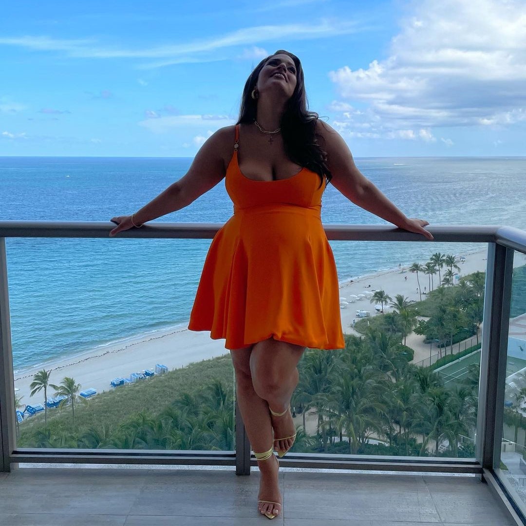 Ashley Graham en robe Versace