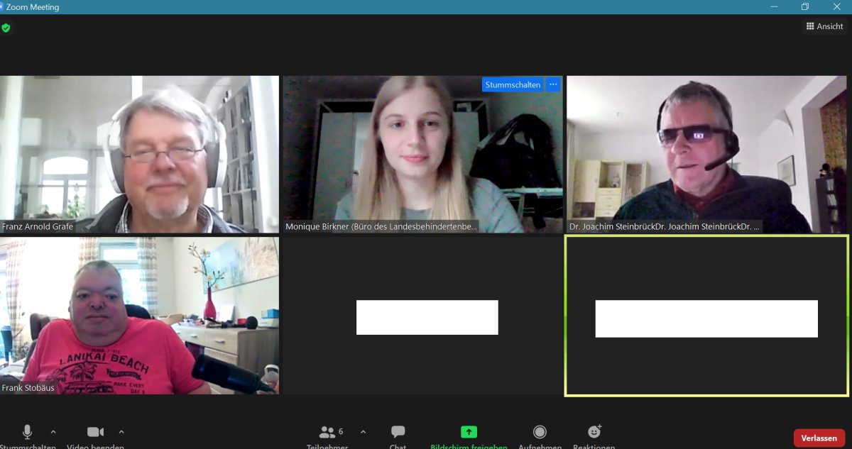 Zu sehen sind vier Teilnehmende der zoom-Sitzung des Forums barrierefreies Bremen.