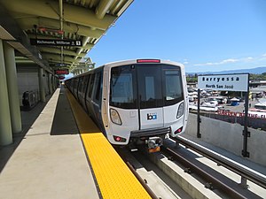 Green Line train at Berryessa station (2), June 2020.JPG