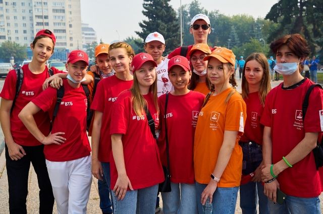 Тюменцы из «Отрядов мэра» получили путевки в лагерь и билеты в аквапарк. 