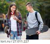 Teenagers with skateboards outdoors. Стоковое фото, фотограф Яков Филимонов / Фотобанк Лори