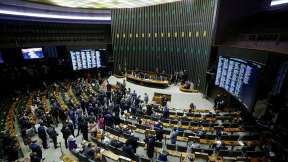 Deputados questionam aumento do IOF e até pedem revogação do decreto