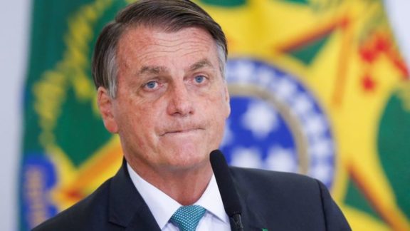 Após devolução de MP, Bolsonaro propõe projeto que dificulta moderação nas redes