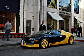 Black n Yellow Bugatti Veyron (6877270857).jpg