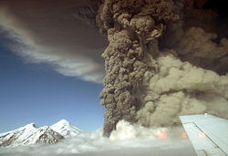 Eruption column from Crater Peak vent.jpg