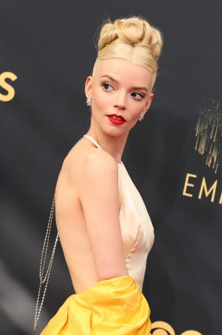 Vogue Singapore 2021 - Emmy Awards - beauty anya taylor joy makeup hair