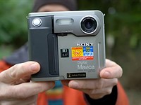 Video: a Retro Review of Sony's 24-year-old Mavica FD5 camera, which used floppy discs for storage