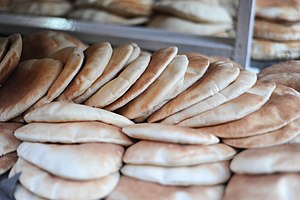 Nablus souq pita 118 - Aug 2011.jpg