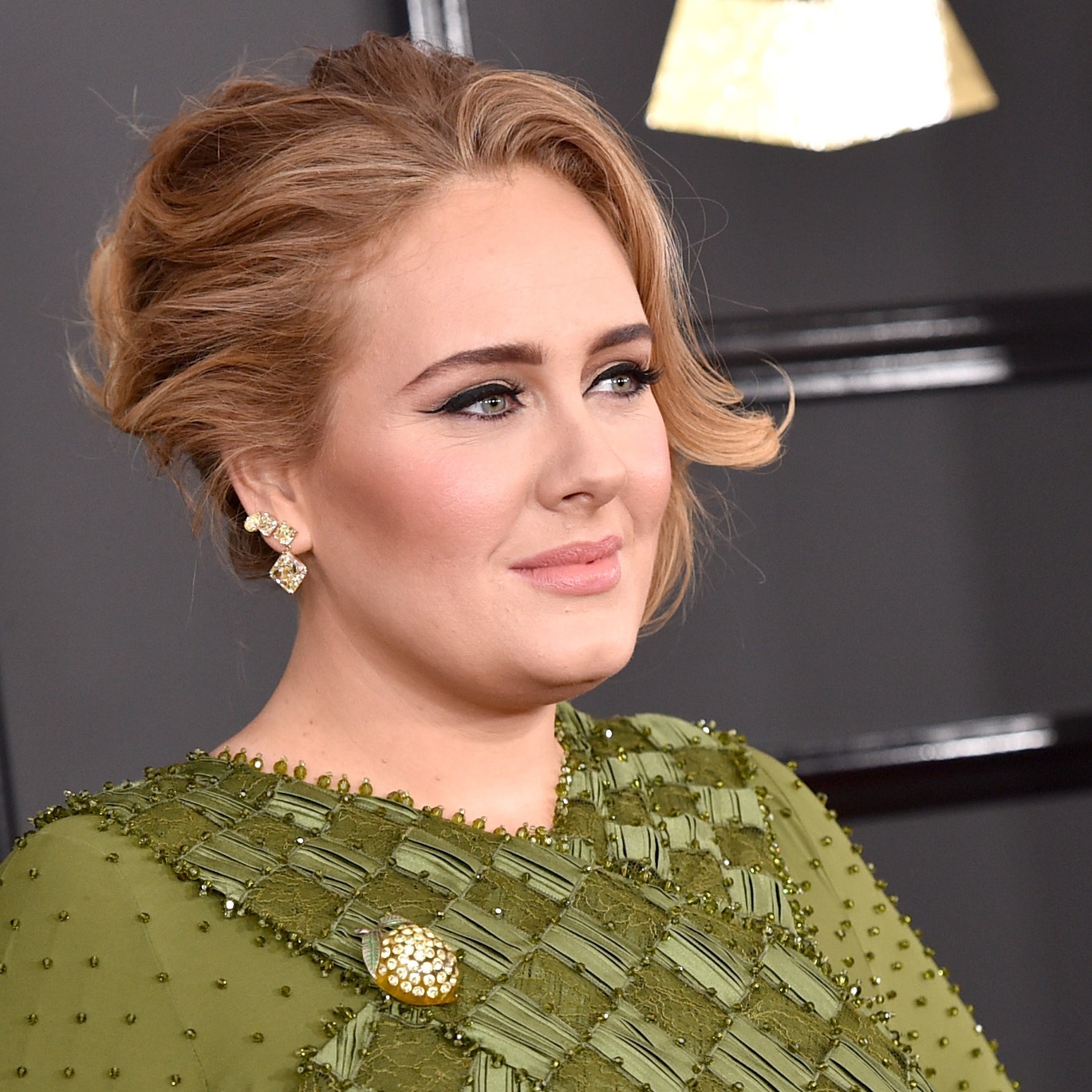 Adele en los Grammys 2017 con aretes