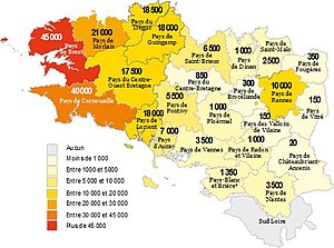 Map showing numbers of Breton speakers by pays (county) within Brittany, with higher numbers in the westernmost counties, decreasing eastward