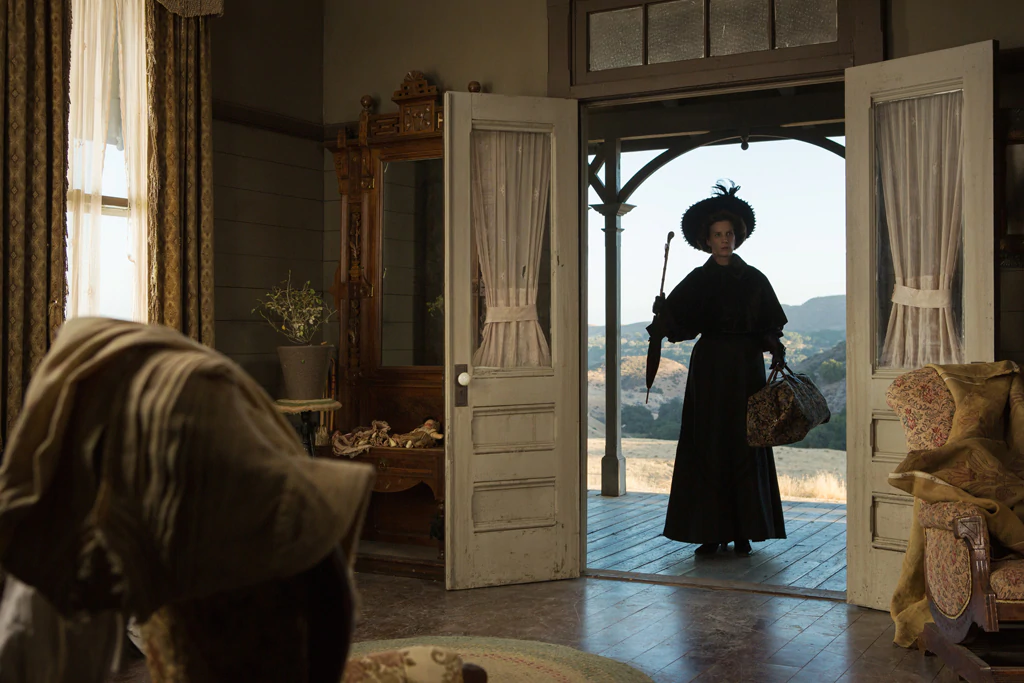 Actor Rachel Griffiths as Aunt Ellie entering a house in "Saving Mr. Banks".