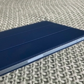 iPad Air 2020 met Smart Folio case in blauw.