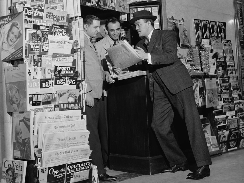 Customer at the Newsstand in the National Press Building, Washington, D.C. ca. 1940