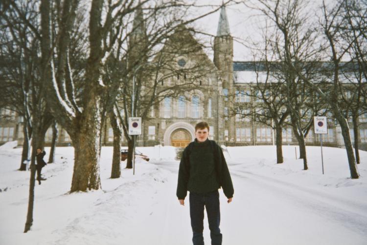 Picture of Steffen outside NTNU in Trondheim.