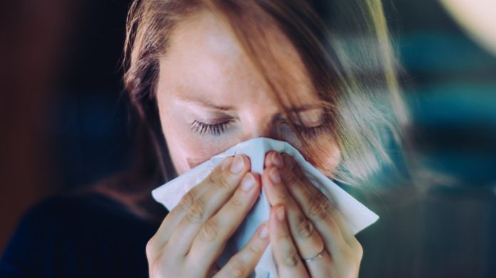 Una donna è risultata positiva a Covid-19 per quasi un anno