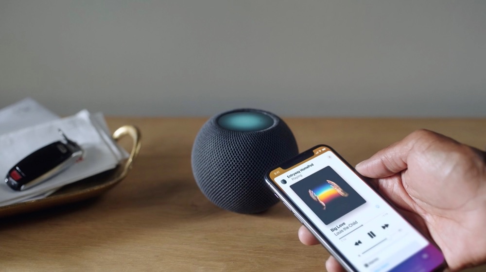 HomePod mini met U1 en iPhone.