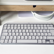 Logitech MX Keys Mini op bureau