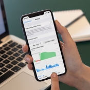 Hoe vaak is de batterij van jouw iPhone of iPad opgeladen?