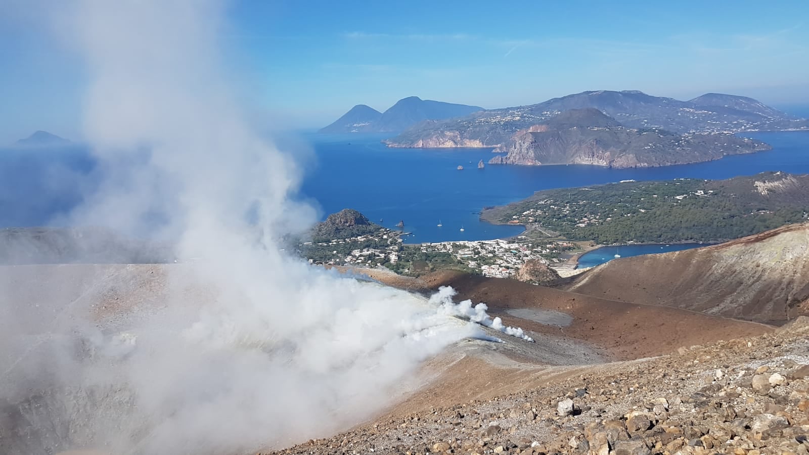 View of Vulcano's main crater in October(?) (image: INGVvulcani / facebook)