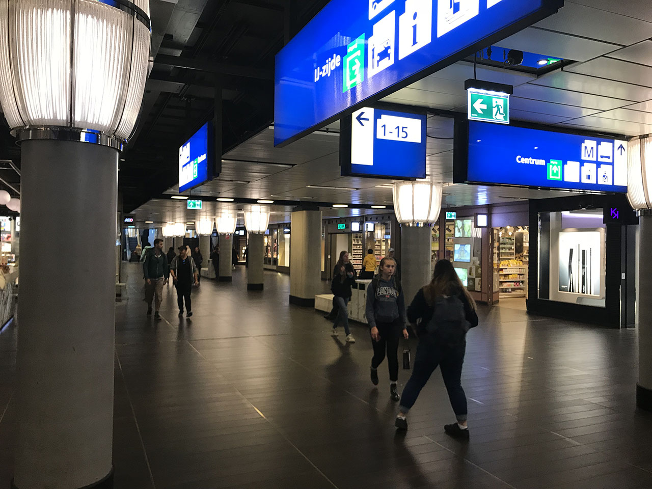 Stationshal, foto gemaakt met iPhone 7