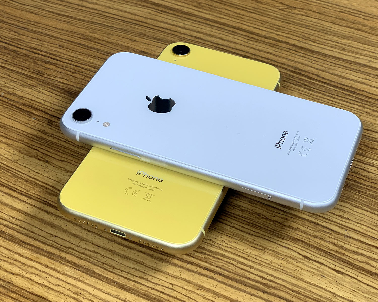 iPhone XR geel en wit