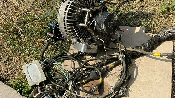 Фрагменты дрона, упавшего у аэропорта в Степанакерте