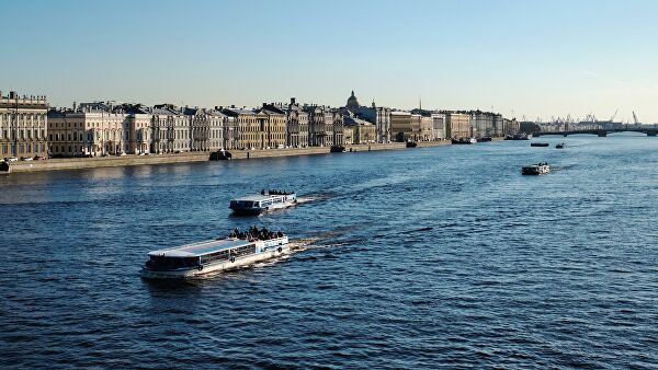 Теплоходы на Неве в Санкт-Петербурге