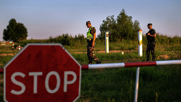 Литовские пограничники патрулируют участок на границе с Белоруссией