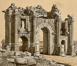 Roman Arch of Trajan at Thamugadi (Timgad), Algeria 04966r.jpg