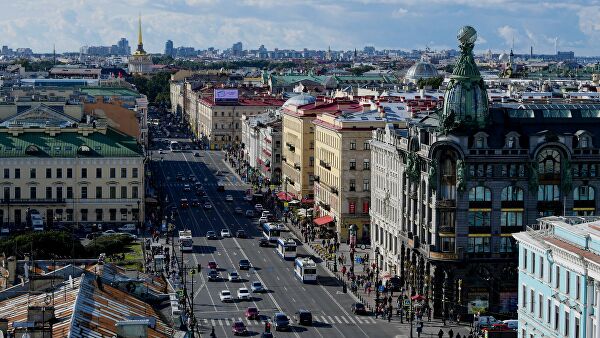 Вид со смотровой площадки Думской башни в Санкт-Петербурге