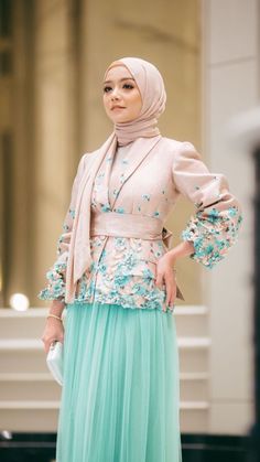   Arab Girls Hijab, Girl Hijab, Hijab Outfit, Muslim Women Fashion, Womens Fashion, Hijab Fashion, Fashion Beauty, Beautiful Hijab Girl, Muslim Beauty