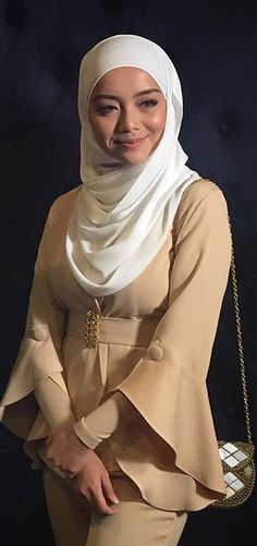   Hijab Teen, Girl Hijab, Beautiful Muslim Women, Beautiful Hijab, Modern Hijab Fashion, Hijab Fashionista, Muslim Beauty, Asian Model Girl, Islamic Girl