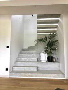   Home Stairs Design, Interior Stairs, Home Room Design, Dream Home Design, Home Interior Design, House Design, Staircase Design Modern, Stair Design, Stairs Architecture