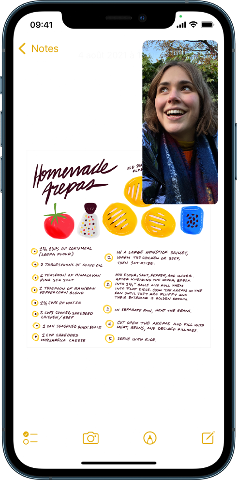 Un écran qui affiche une conversation FaceTime en cours alors que l’app Notes remplit le reste de l’écran.