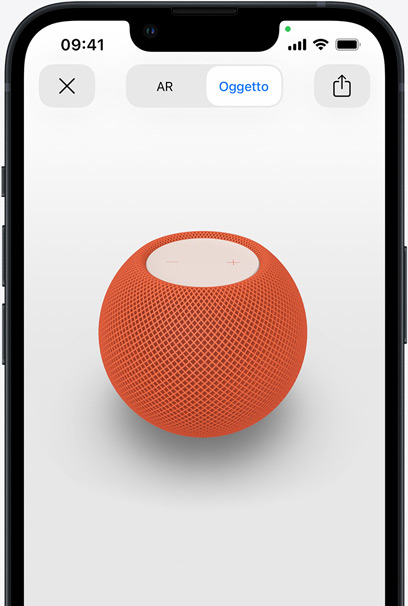 Schermo di un iPhone con vista in realtà aumentata di un HomePod mini arancione.