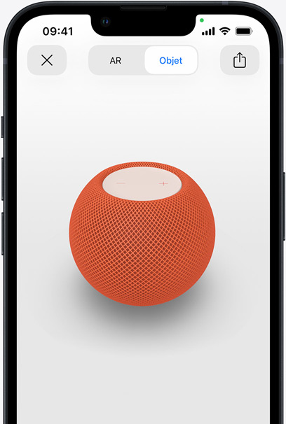 HomePod orange en réalité augmentée sur l’écran d’un iPhone.