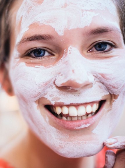 Maschera viso idratante fatta in casa: 3 ricette da provare