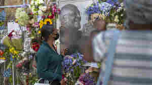 South Africans line up to pay their last respects to Desmond Tutu