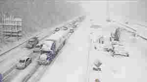 Virginia officials defend response to snowy gridlock on I-95