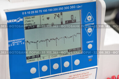 Портативный дефибриллятор-монитор «Аксион» ДКИ-Н-10 с термопринтером и комбинированным питанием для электроимпульсной терапии нарушений сердечного ритма