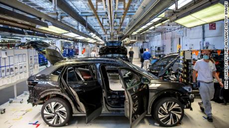 09 November 2021, Lower Saxony, Emden: VW employees are trained in a training area for the production of electric cars. The VW site in Emden is being developed into Lower Saxony&#39;s first plant for electric vehicles. Photo: Sina Schuldt/dpa (Photo by Sina Schuldt/picture alliance via Getty Images)