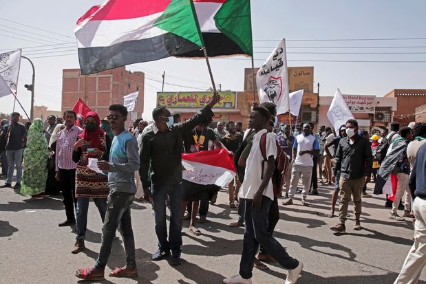 Sudan Protesters Begin Strike as Conflict With Generals Worsens