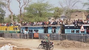 File:Narrow gauge railway line Gwalior to Sheopur, 2.webm