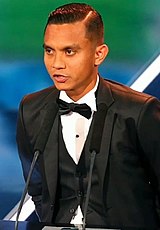 Faiz menerima Anugerah Puskas FIFA.